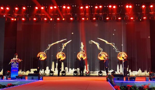  服装名城共青城再发力 2020首届共青城市羽绒服装周启幕