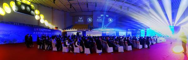  服装名城共青城再发力 2020首届共青城市羽绒服装周启幕