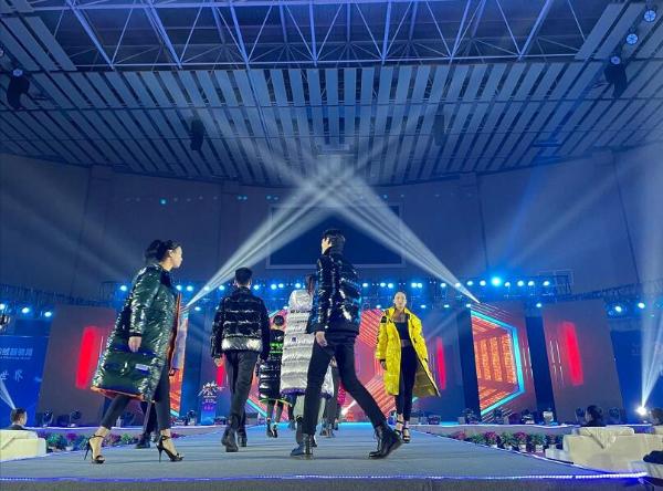  服装名城共青城再发力 2020首届共青城市羽绒服装周启幕
