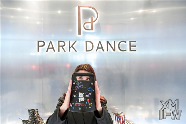 英国轻奢PARK DANCE赋能时尚产业，时髦新品受追捧