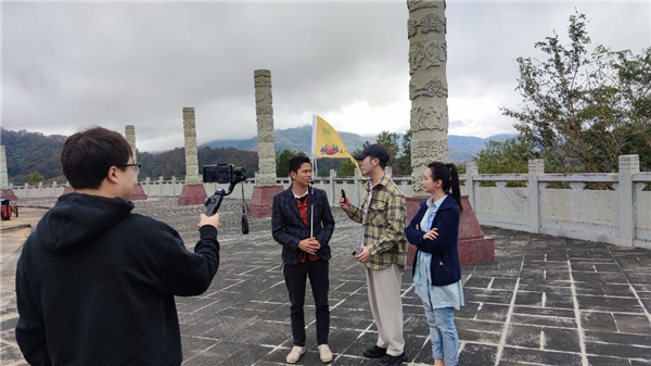 海南五指山“清肺之旅” 感受“沉浸式”旅行直播