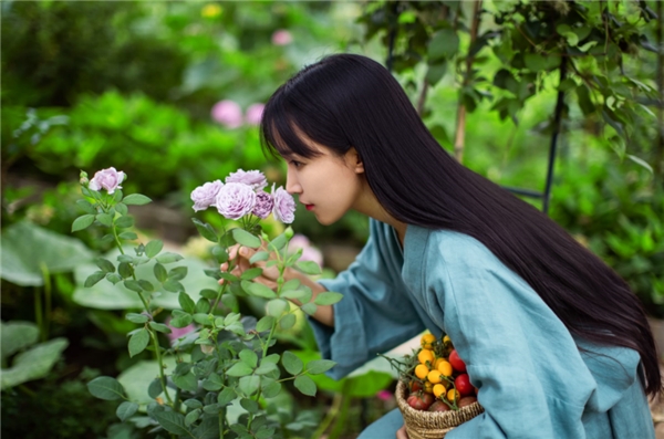适时而食，李子柒遵循四季规律制作玫瑰酱香菇酱
