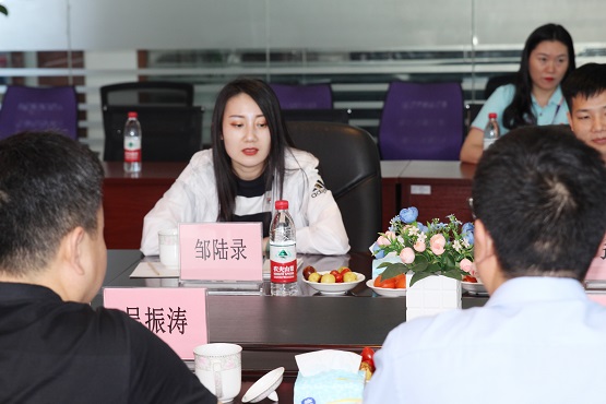 创新消费扶贫专柜新模式——中国扶贫志愿服务促进会副会长王家华一行莅临维冠视界听取汇报