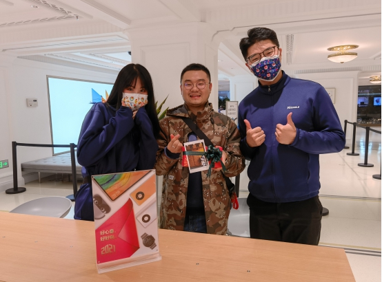 新年送礼如何与众不同？来华为旗舰店选一款限定包装吧！