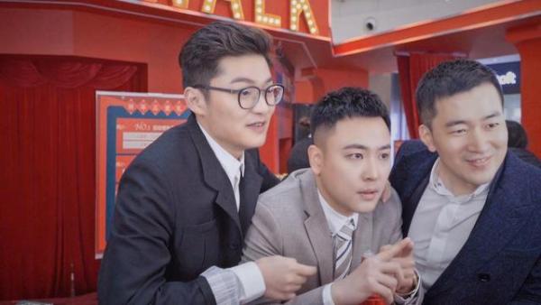 传统集市与直播带货碰撞？遥望网络主播李宣卓的直播场景竟是真实的“年货街”