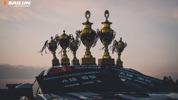 赛轮轮胎飘移车队斩获SMA飘移三剑客三车追走冠军