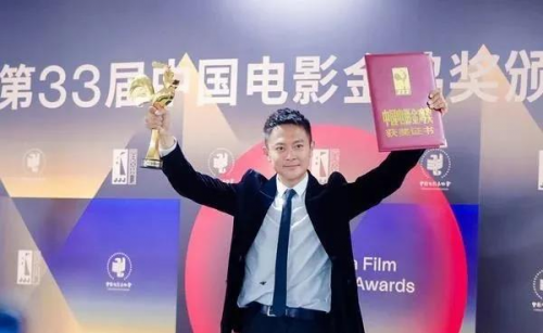 为何乌兰图雅代表作《站在草原望北京》独得金鸡奖印小天“宠爱“