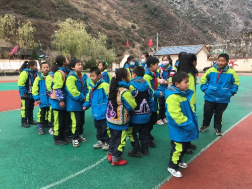 大雪探访九寨沟县小学，卓越教育用公益助力乡村教育未来