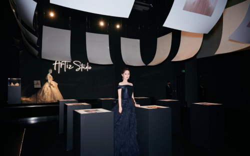 杨紫携手韩国艺匠亮相格乐利雅杭州新店「天空之城」，引领高端时尚秀