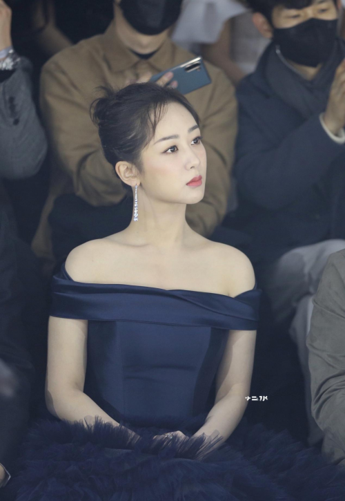 杨紫携手韩国艺匠亮相格乐利雅杭州新店「天空之城」，引领高端时尚秀