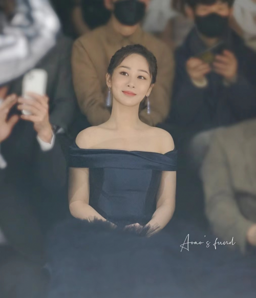 杨紫携手韩国艺匠亮相格乐利雅杭州新店「天空之城」，引领高端时尚秀