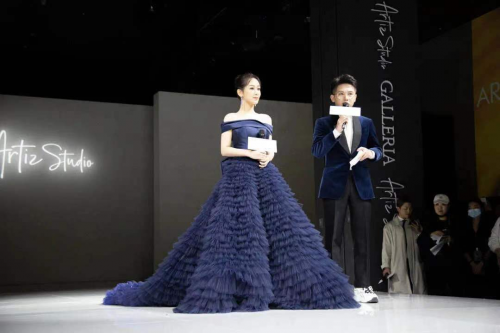 杨紫携手韩国艺匠亮相格乐利雅杭州新店「天空之城」，引领高端时尚秀