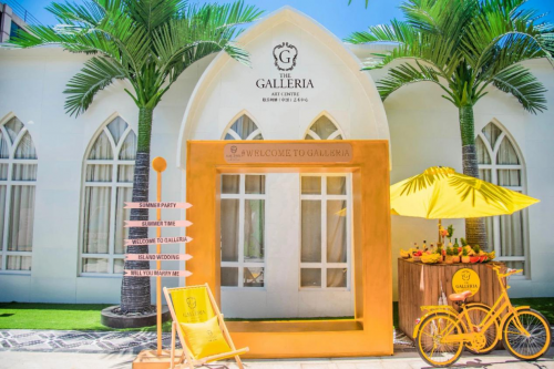 杨紫携手韩国艺匠亮相格乐利雅杭州新店「天空之城」，引领高端时尚秀