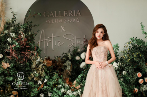 杨紫携手韩国艺匠亮相格乐利雅杭州新店「天空之城」，引领高端时尚秀
