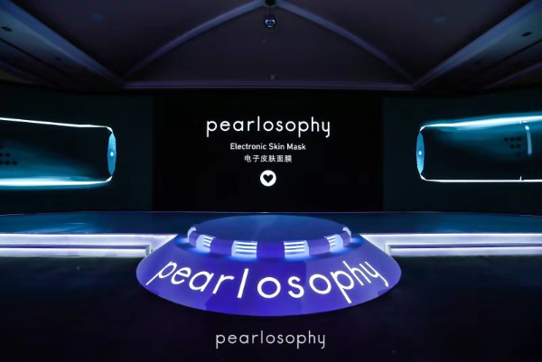  真珠美学牵手逆龄女神李小冉 全球首发电子皮肤面膜，尖端科技重塑你的美