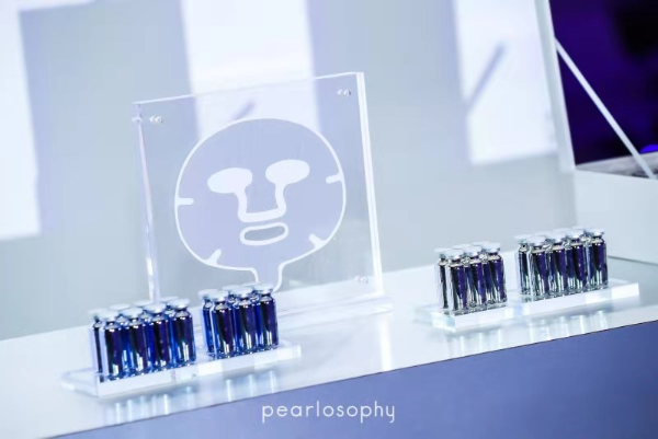  真珠美学牵手逆龄女神李小冉 全球首发电子皮肤面膜，尖端科技重塑你的美