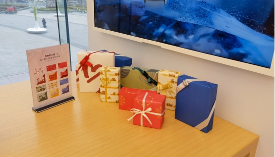 新年送礼如何与众不同？来华为旗舰店选一款限定包装吧！