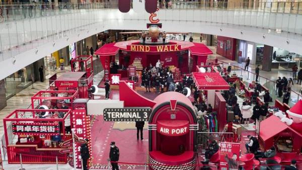 传统集市与直播带货碰撞？遥望网络主播李宣卓的直播场景竟是真实的“年货街”