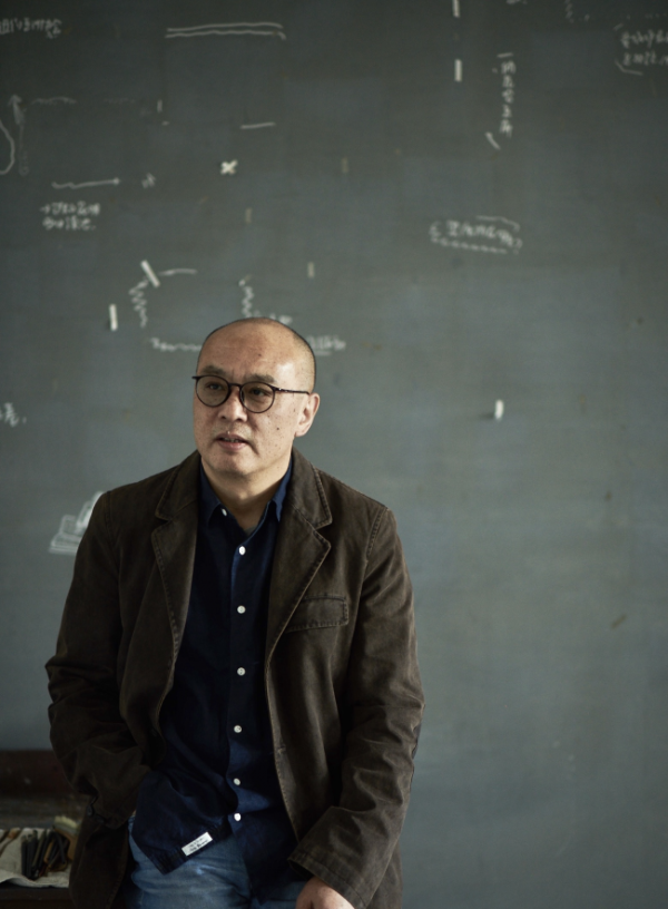 张晓刚：探寻传统文化融入当代艺术的无限可能