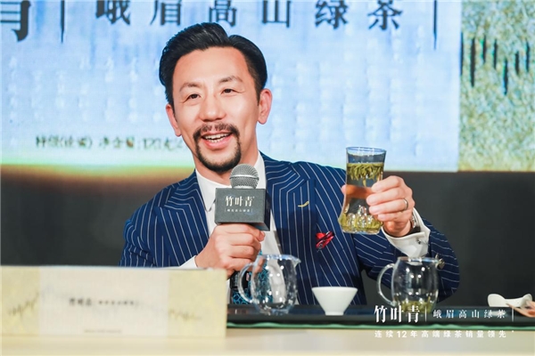比肩茅台、华为,品牌实力榜三连冠,竹叶青为何成为春节热销爆款?