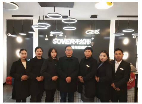  松伟：品质服务双轮驱动，领跑三四级灯饰市场