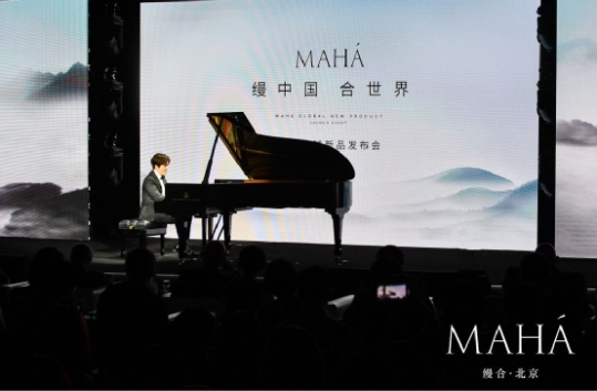  这个品牌到底是怎么成为“名人收割机”的？