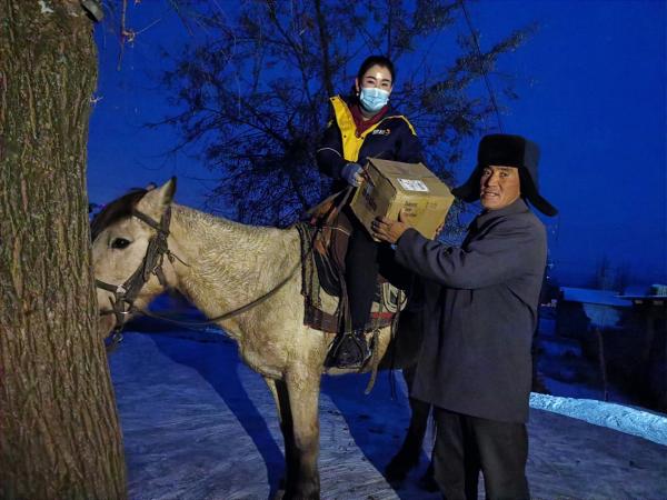 骑马踏雪 送货到家 德邦快递持续推进“快递进村”服务