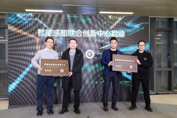 斑马智行发布CloudCar，首个跑在云上的“汽车”