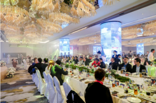 艾美年鉴盛会丨侯云春谈疫情下的世界经济与美康产业前景