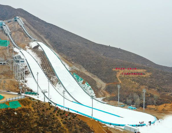 冬日暖阳，粉雪天堂，2021感受不一样的七山滑雪场