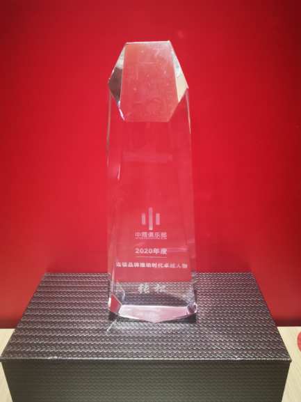 火凤祥赛博朋克风2.0版概念店 亮相杭州湖滨88