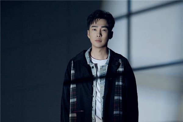 Zou Tingwei’s new year’s fashion photo exposure is lightly familiar and shows handsome and handsome_TOM Entertainment