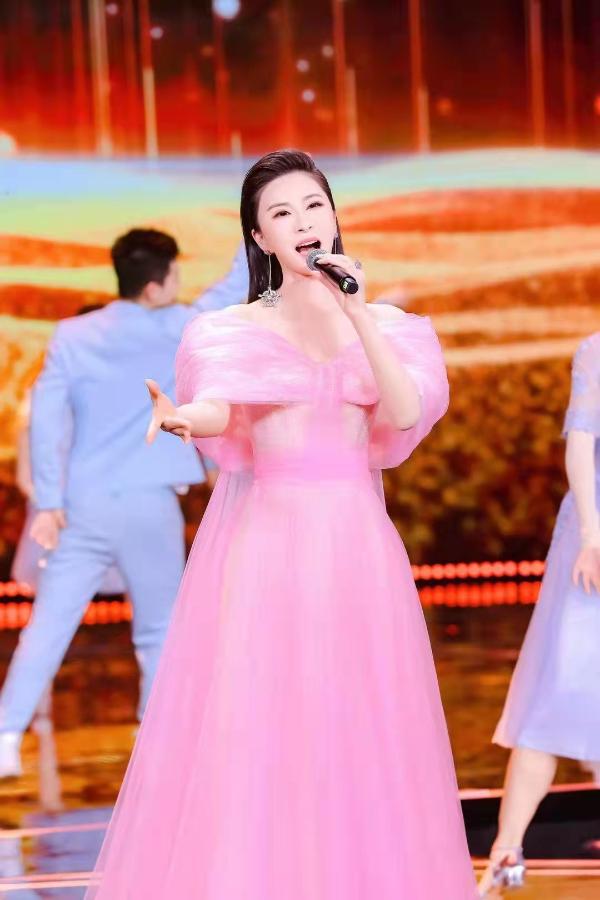 2021东方卫视春晚节目提前爆，伊丽媛压轴独唱《百年再启航》