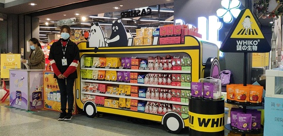 WHIKO谜之生物零食购物巴士驶进华润高端精品超市