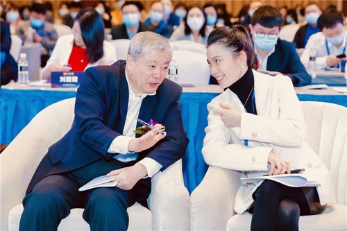  聚焦新时代女性领导力 洋葱集团CFO何珊荣登中国经济人物榜单