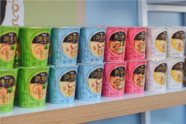 就地过年的味道，都在这句“新年康是福”里