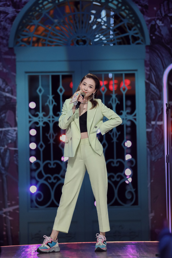 《听姐说》今日开播！王子文2G上网尚雯婕回应06超女重聚