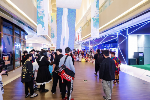 潮创变身Cosplay有趣吸睛 近百个“动漫角色”亮相横琴创新方