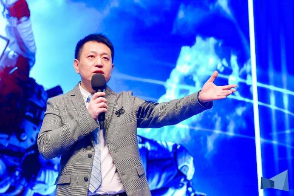脱颖而出 极限超越 万维新媒裸眼3D新闻发布 打造传统视觉颠覆式创新