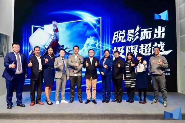 脱颖而出 极限超越 万维新媒裸眼3D新闻发布 打造传统视觉颠覆式创新