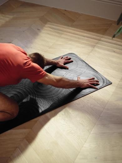 lululemon推出全新Take Form瑜伽垫