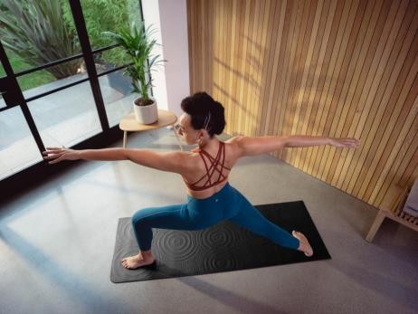 lululemon推出全新Take Form瑜伽垫