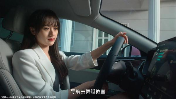袁冰妍成明星车主 一起get袁冰妍身后的“粉汉柔情”