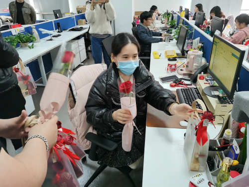 这个妇女节不一样 德邦快递为“女神”送祝福