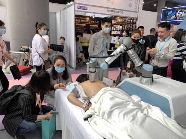 智能科技养生连锁新体系，华之术“智能调脊”健康智能系统亮相广州美博会