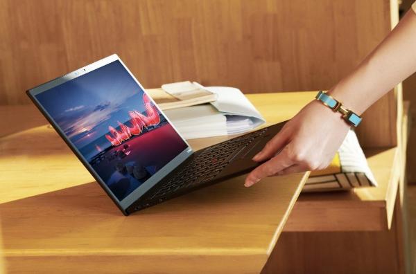 以轻盈释放卓越性能，划时代旗舰商务笔电ThinkPad X1 Nano登陆央视