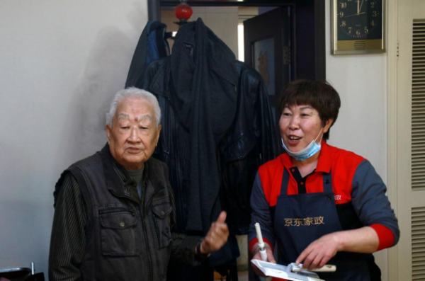 京东家政开启暖春行动 携手社区为独居老人提供免费保洁服务