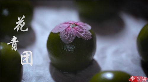 看李子柒做桃花酒,酒不醉人人自醉