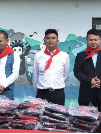  大爱无疆 善行天下 让父母都长命百岁——访百年堂执行总裁甘涛