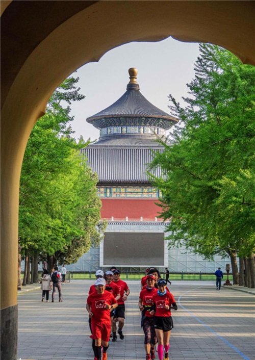 “花花世界·涌往直前” 思凯乐与首都媒体跑团携手开启天坛吉象跑